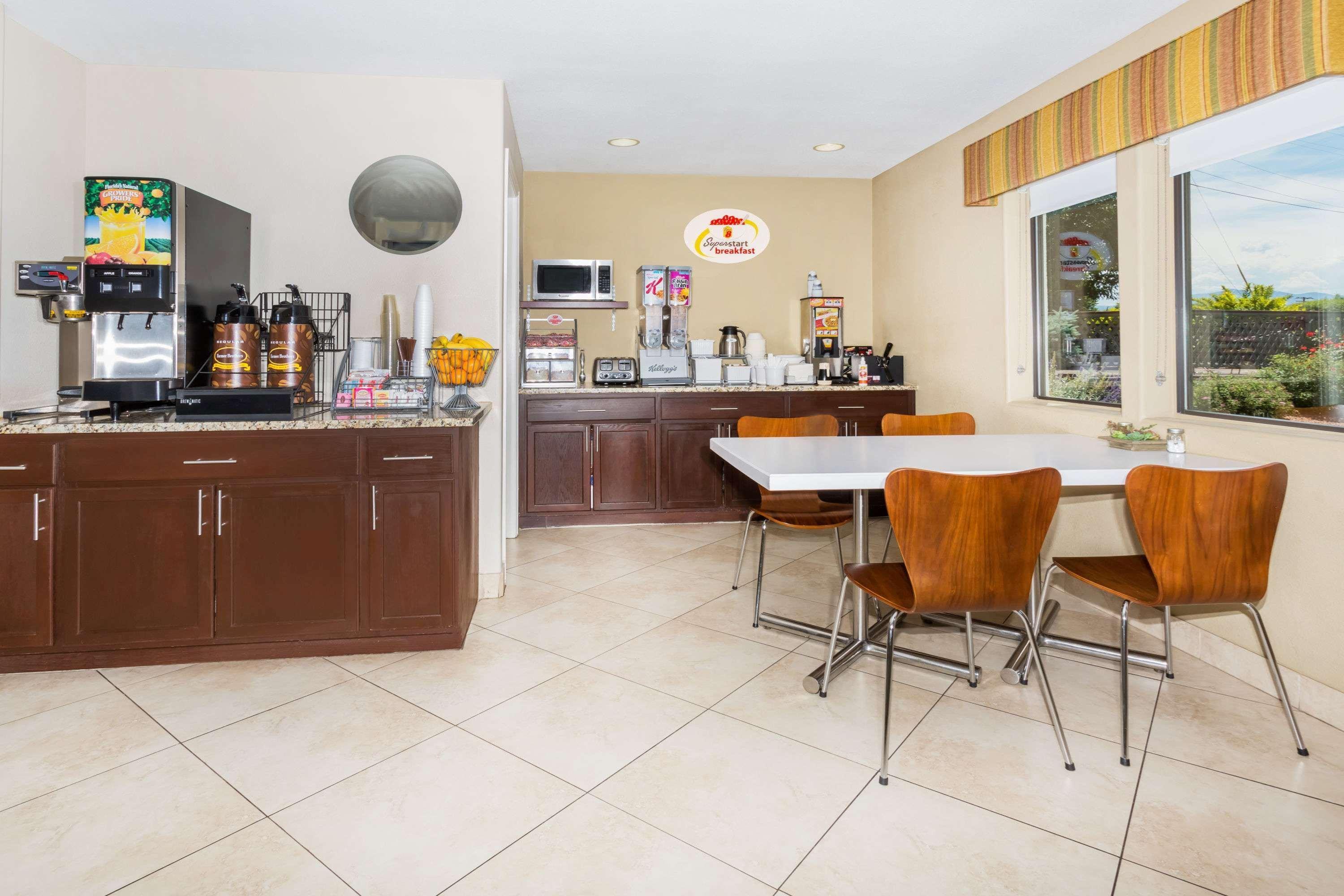 Super 8 By Wyndham Montrose Motel Ngoại thất bức ảnh