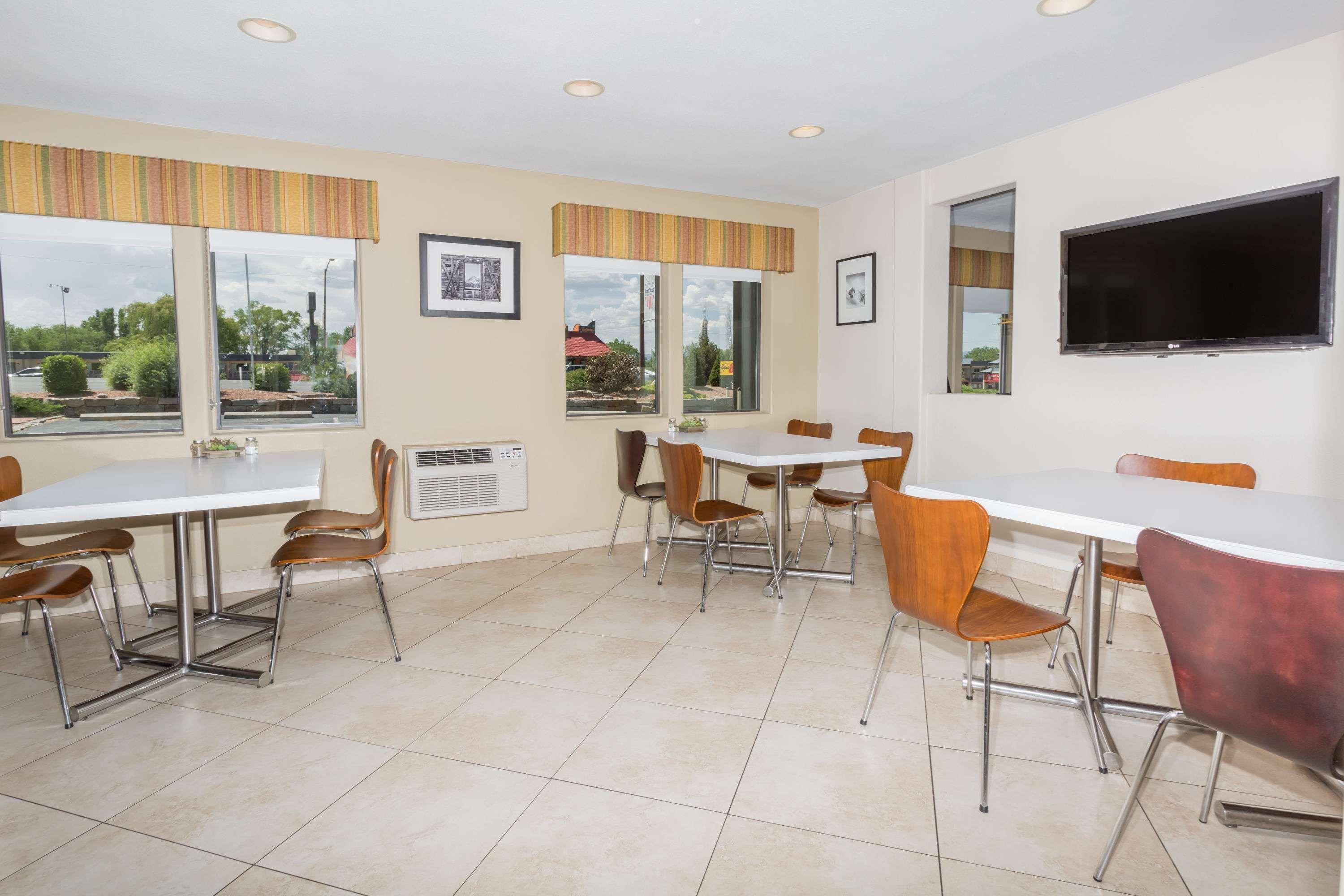 Super 8 By Wyndham Montrose Motel Ngoại thất bức ảnh
