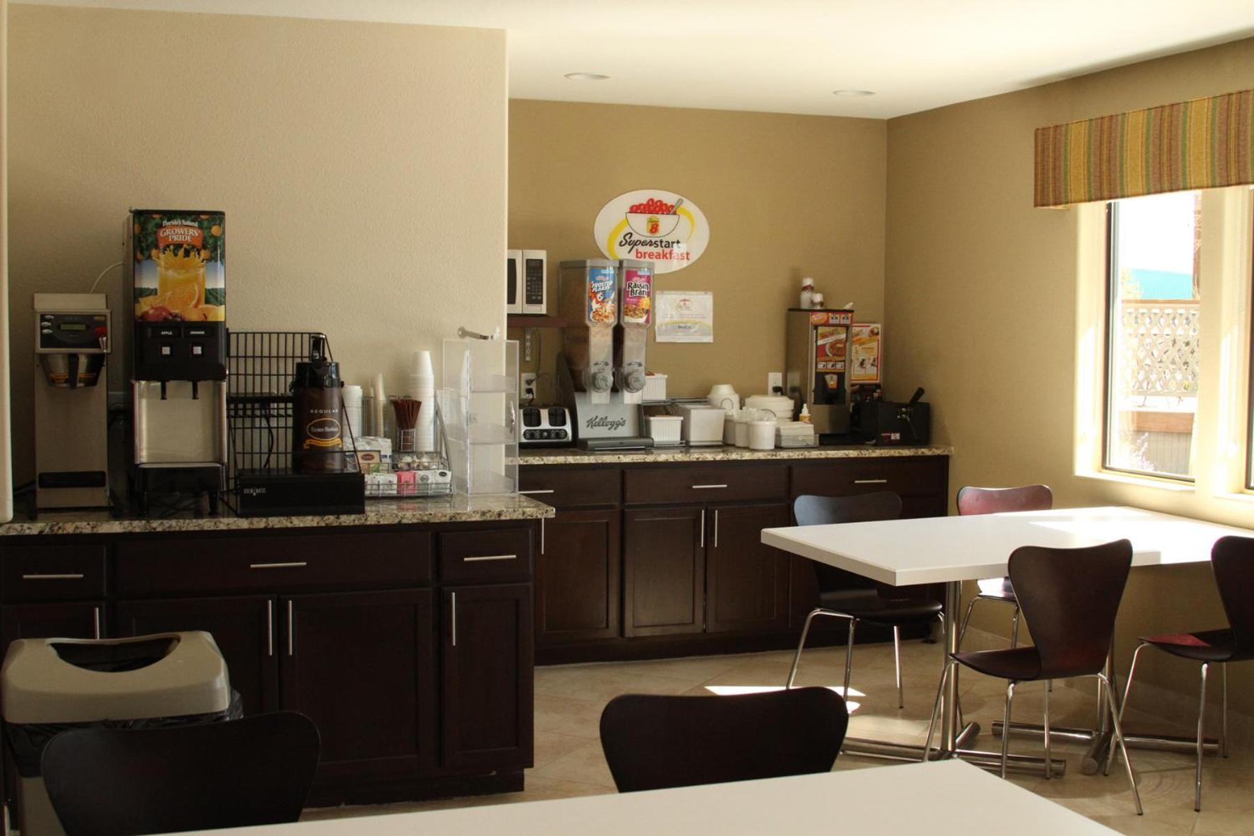 Super 8 By Wyndham Montrose Motel Ngoại thất bức ảnh