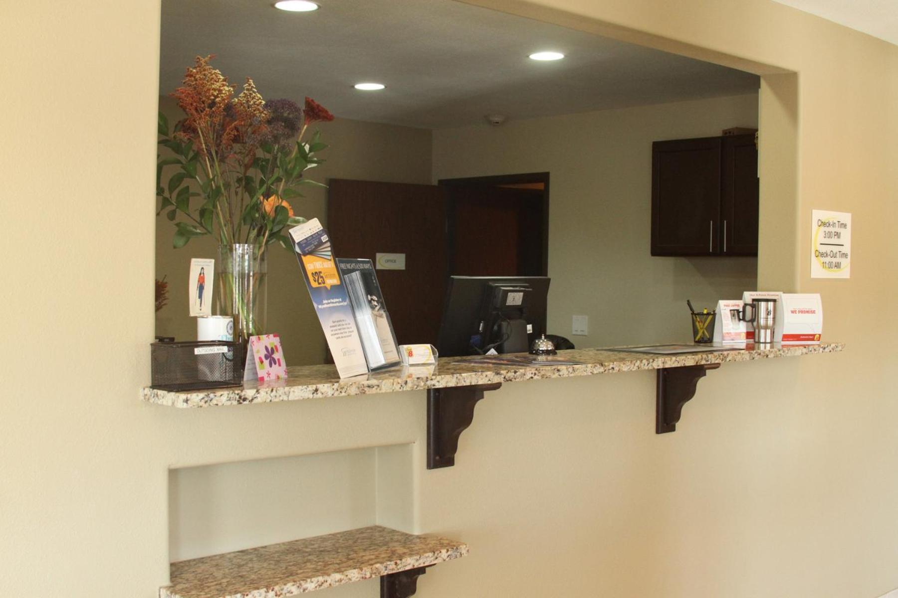 Super 8 By Wyndham Montrose Motel Ngoại thất bức ảnh