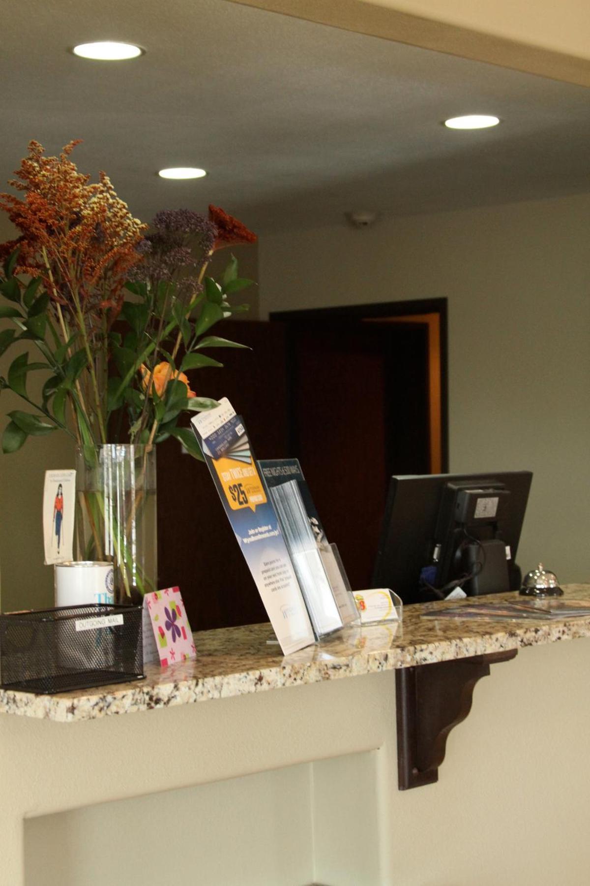 Super 8 By Wyndham Montrose Motel Ngoại thất bức ảnh