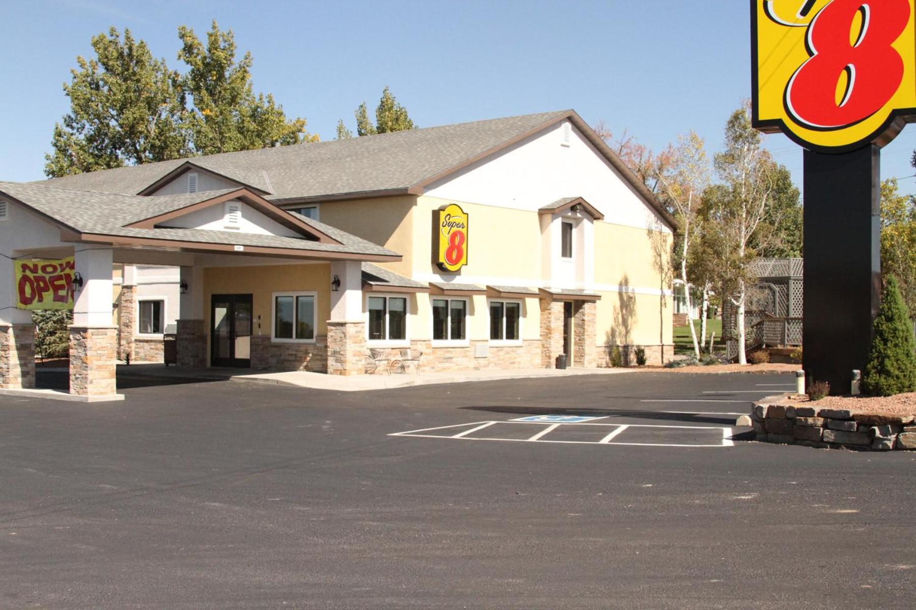 Super 8 By Wyndham Montrose Motel Ngoại thất bức ảnh