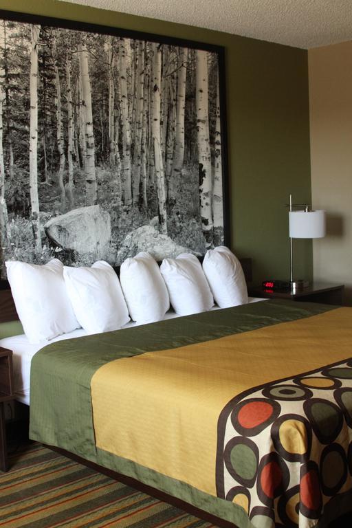 Super 8 By Wyndham Montrose Motel Ngoại thất bức ảnh