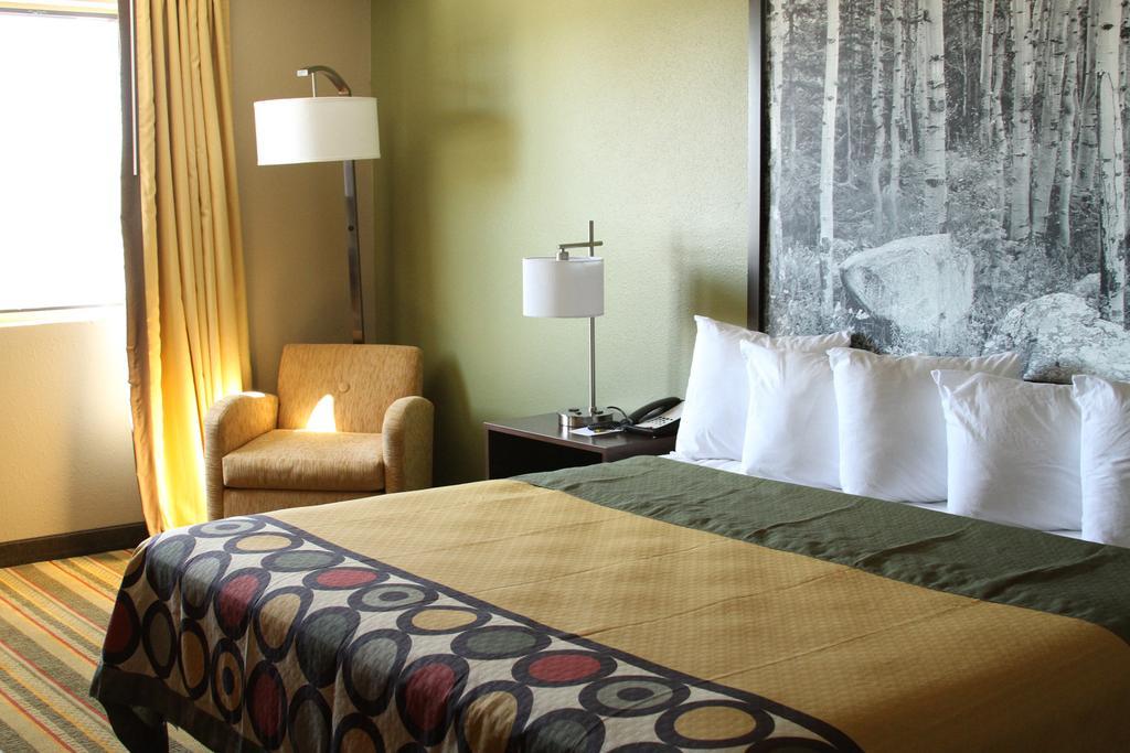 Super 8 By Wyndham Montrose Motel Ngoại thất bức ảnh